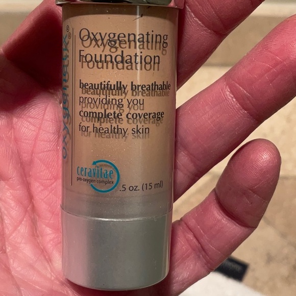 Oxygenetix Oxygenating Foundation. Build Beautifully for Complete coverage.5oz - Picture 7 of 10